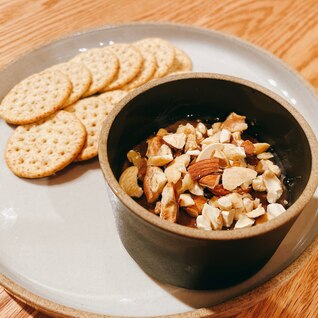 【本格おもてなし】鶏レバーパテのはちみつナッツ添え